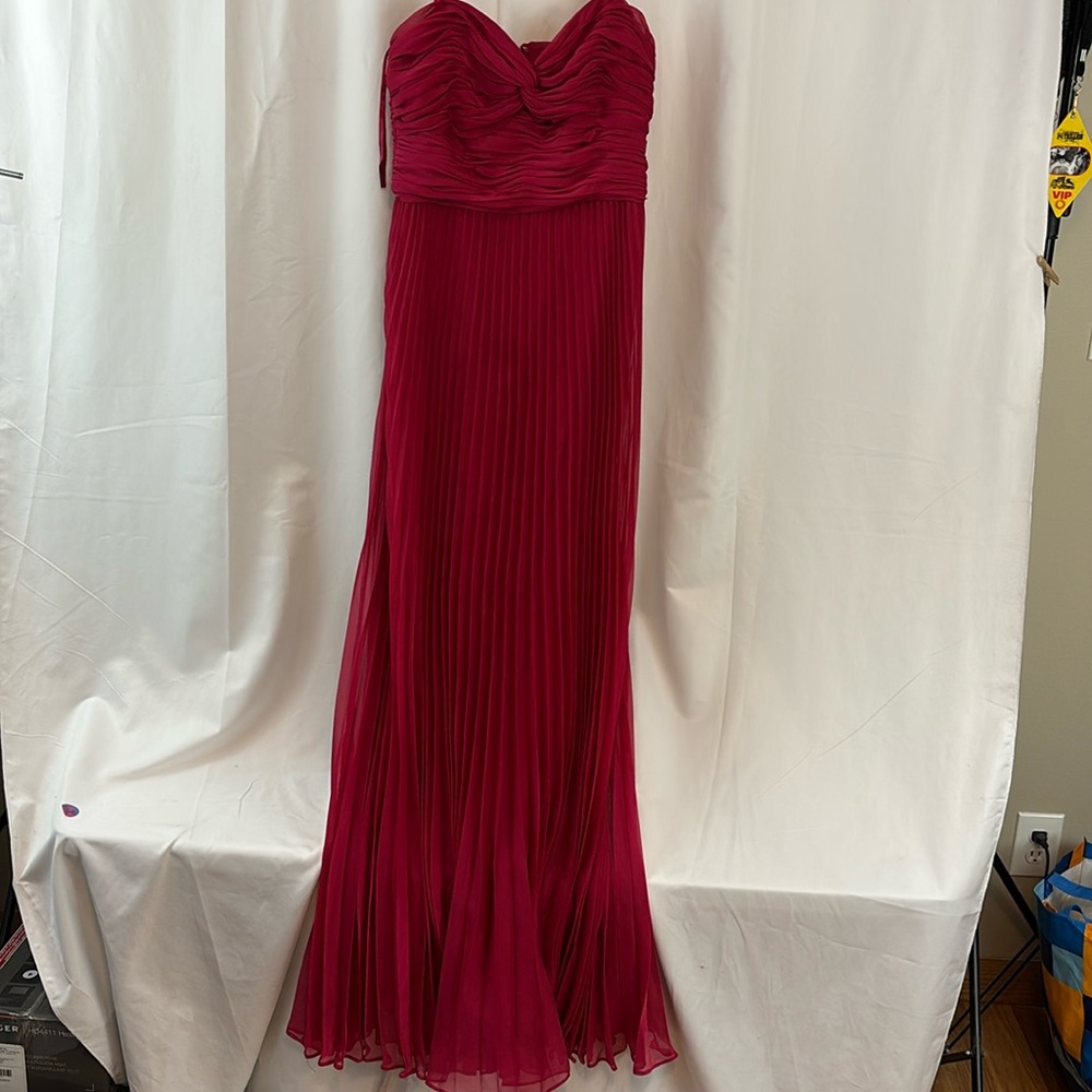 EUC Aqua Formal sz6 dark pink pleated chiffon gown…